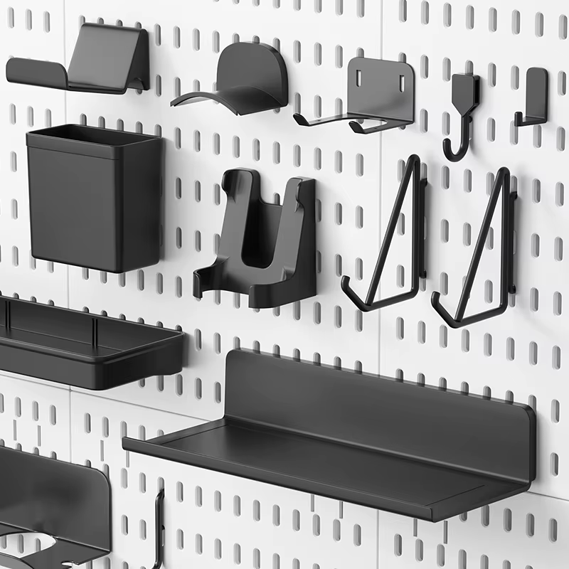 Étagère adhésive pour panneau perforé pour le jeu – Fixation sans perçage, supporte souris/clavier/crochets pour casque, configuration et décoration de pièce parfaite