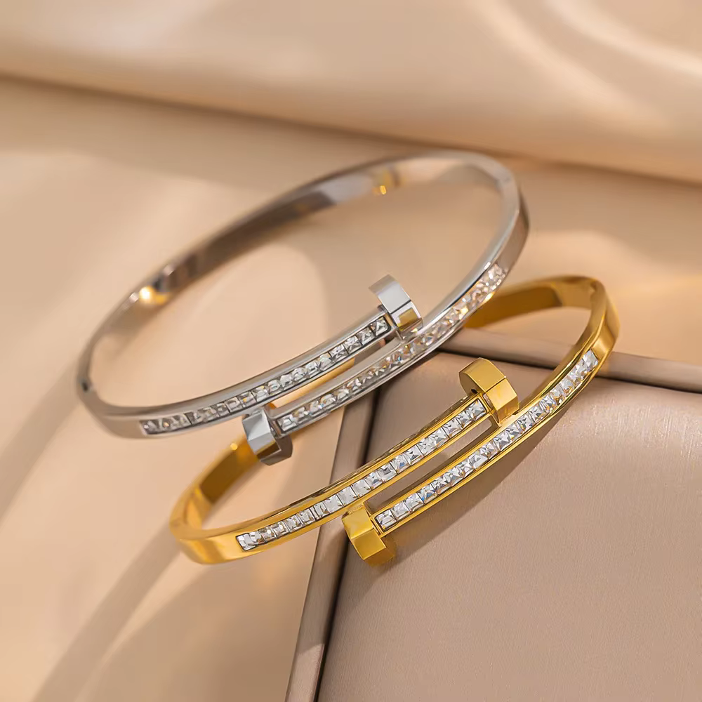 Bracelet manchette à ongles géométrique