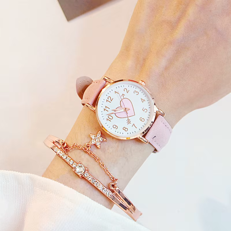 Nouveau mignon cadran en forme de coeur montre femme pour enfants