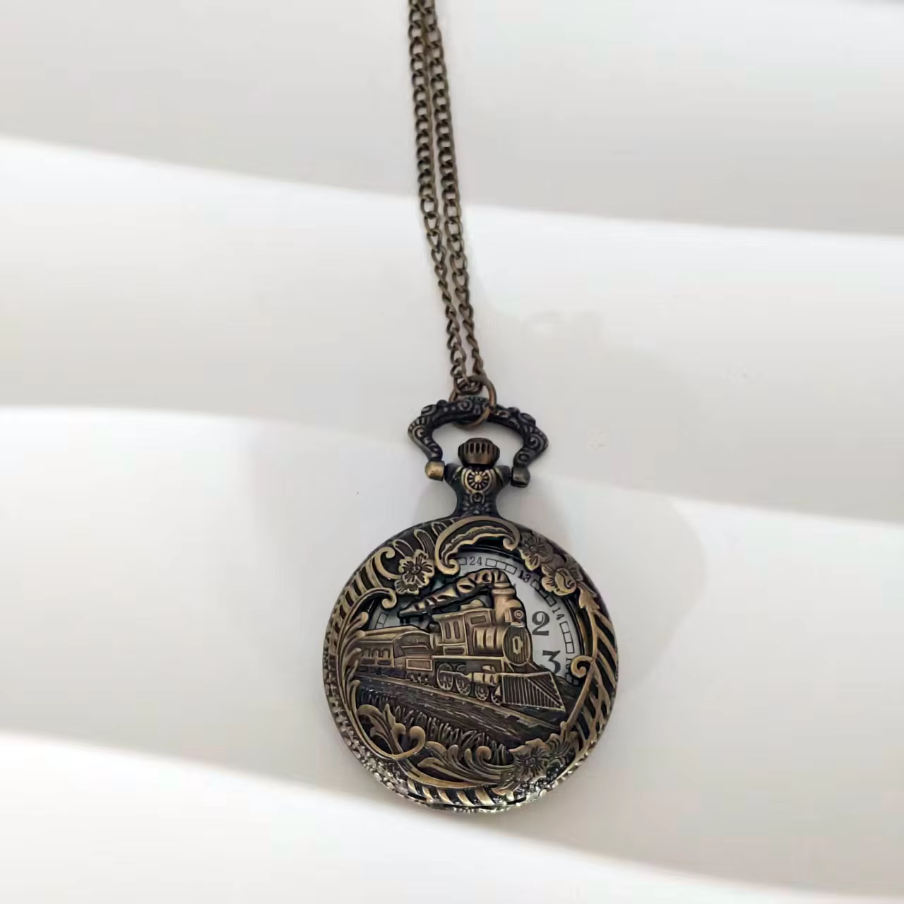 Montre de poche vintage à clapet avec chaîne