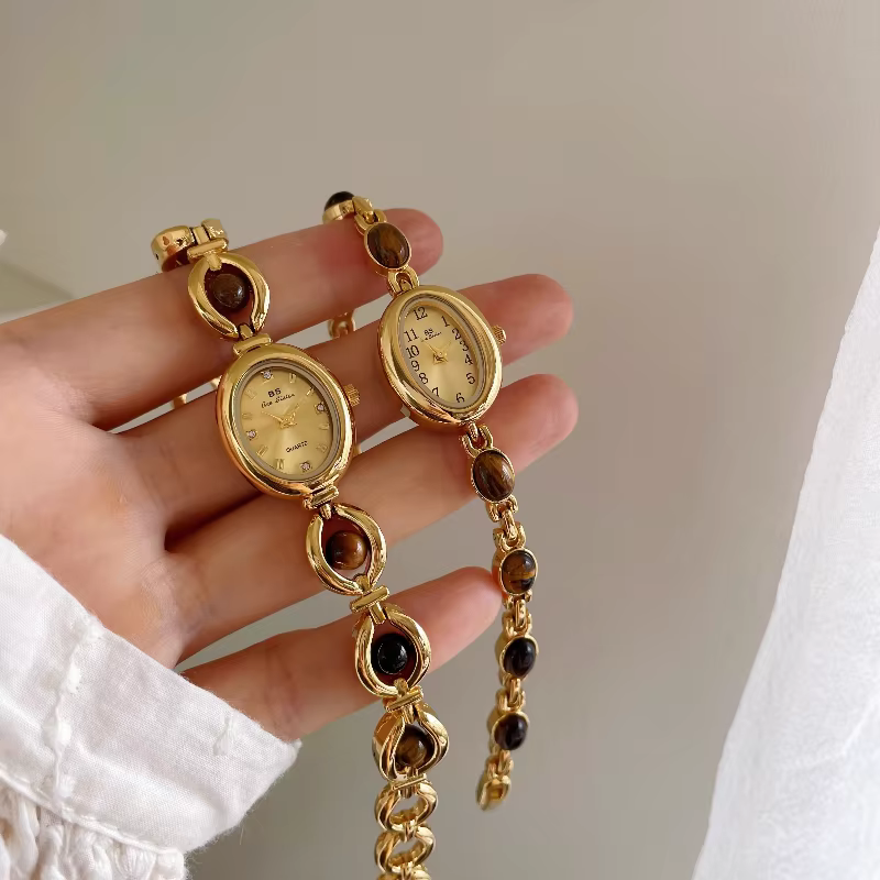 [Ambre] montre-bracelet ovale à petit cadran pour femmes rétro style national montre à quartz pour femme marée véritable