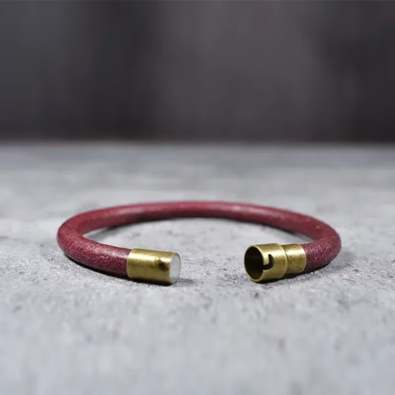 Bracelet à fermoir magnétique hommes Bracelets en cuir véritable Style Simple dames couleur marron rougeâtre