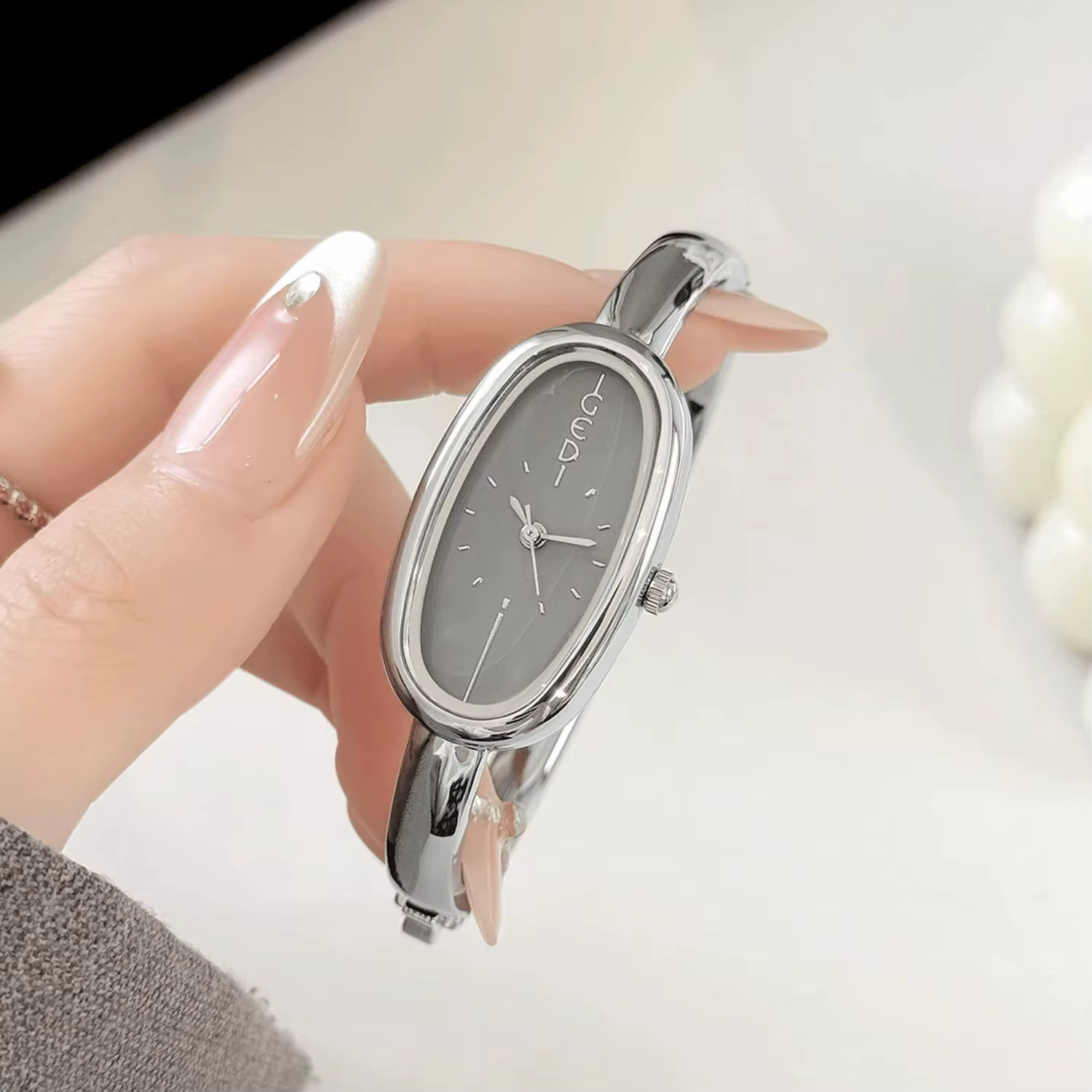 Montre pour femme en argent