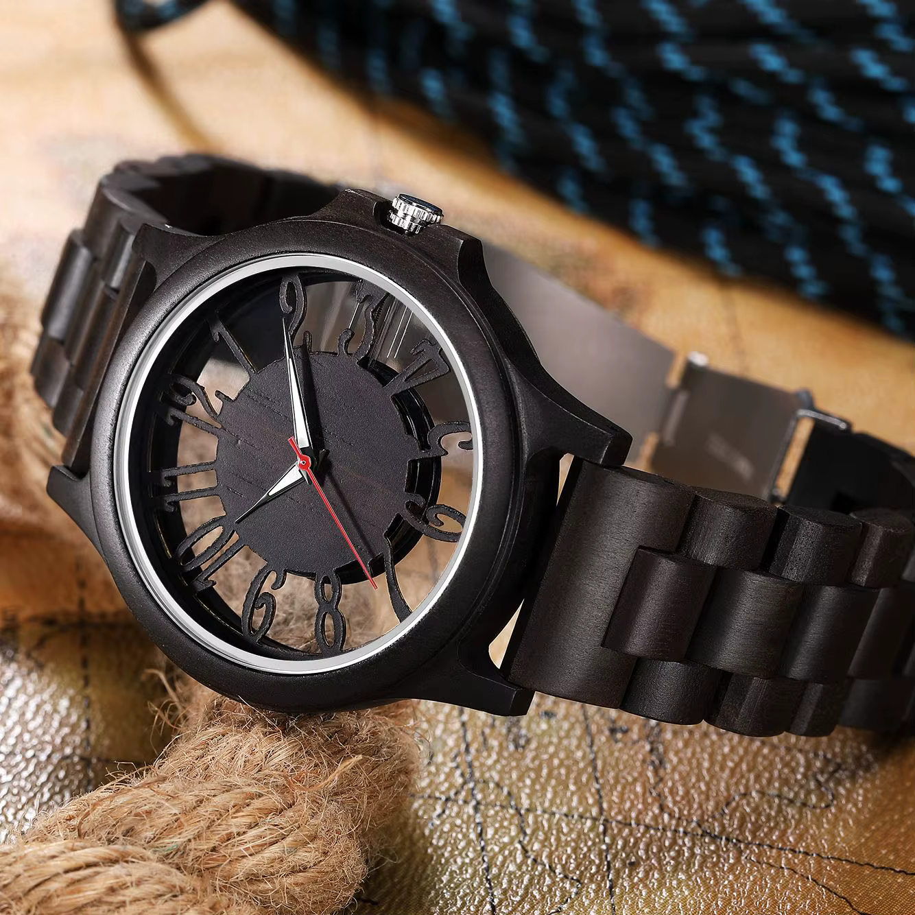 Montre à quartz en bois de style creux pour hommes et femmes