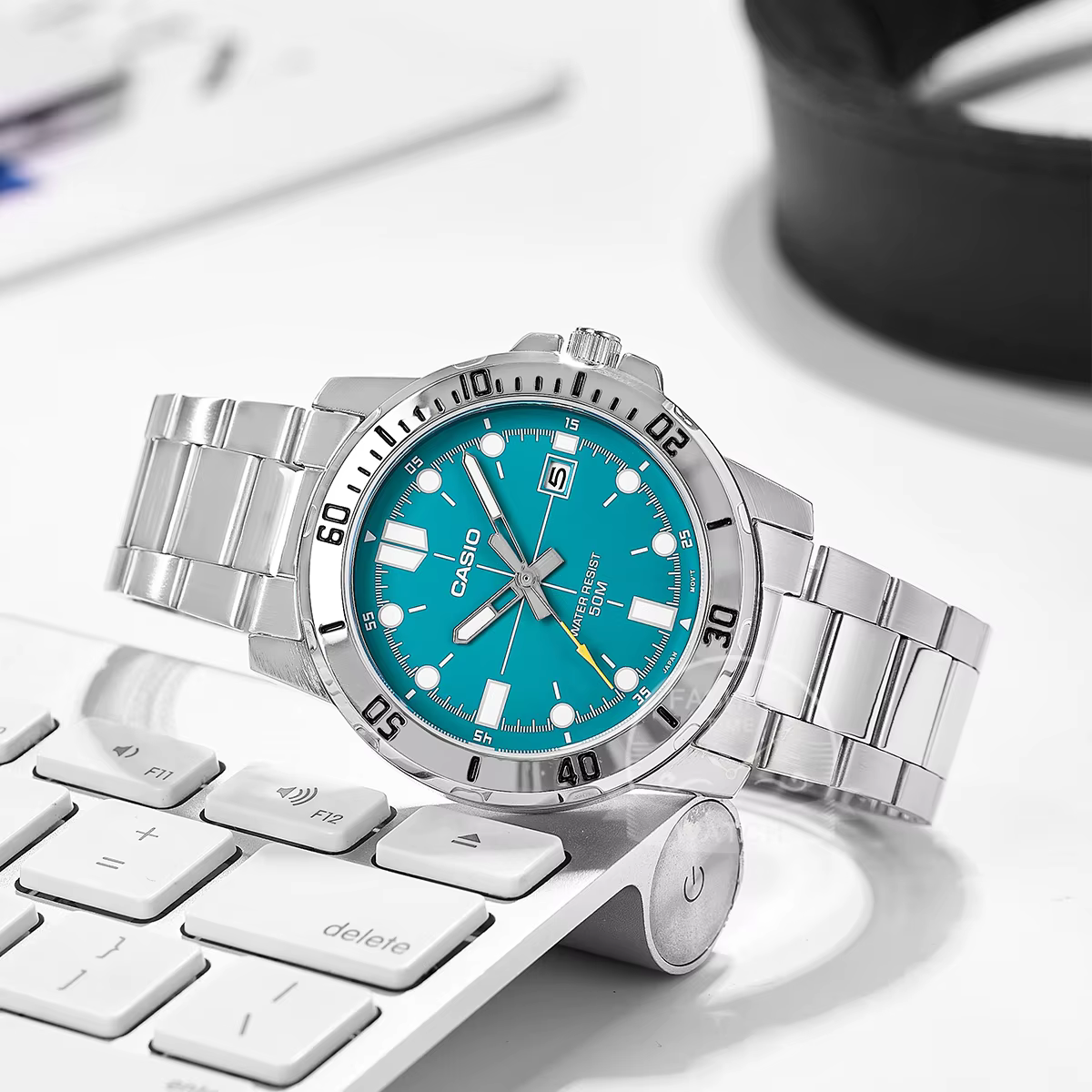 Montre Casio pour hommes simple à la mode